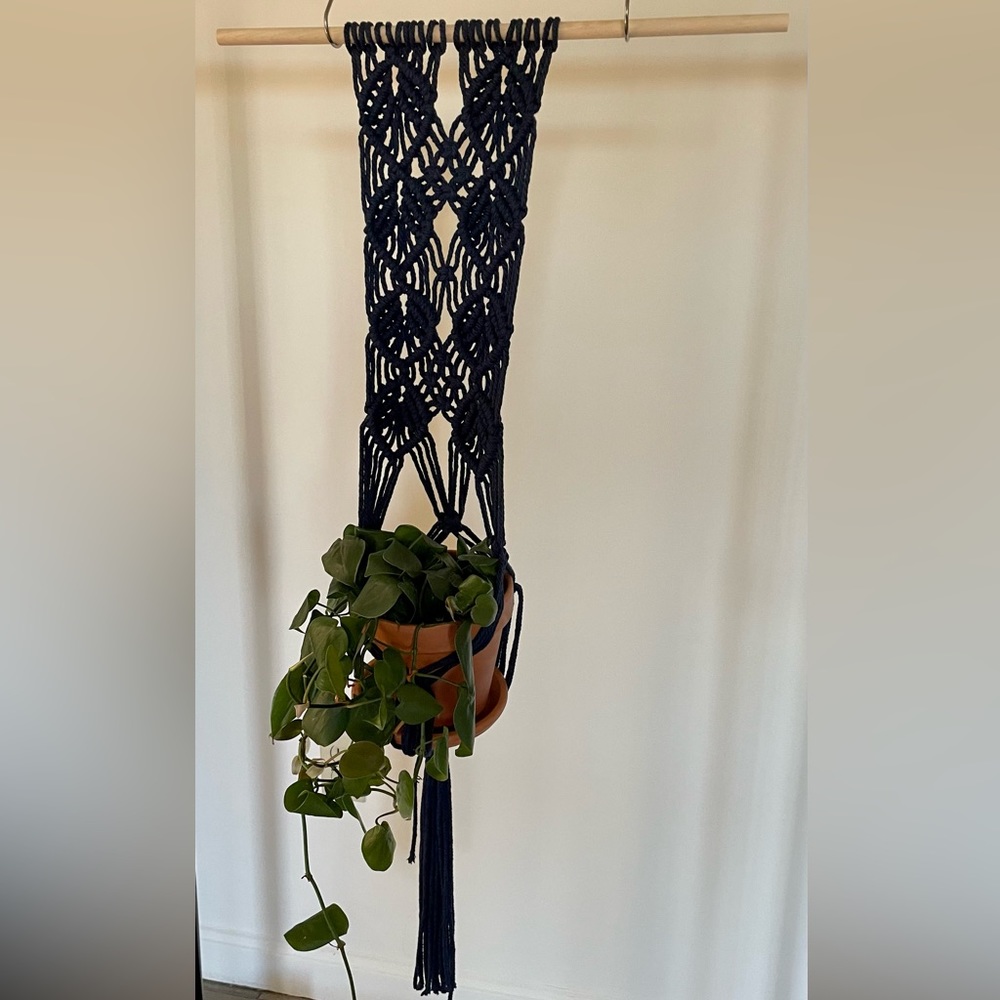 NWT Hand Crafted Macrame Plant Holder Wall hanging